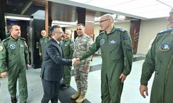 Vali Hüseyin Aksoy'dan Muharip Hava Kuvveti Komutanlığı'na veda ziyareti