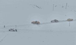 Van'da 363 yerleşim yerinin yolu kapandı