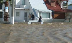 Venedik değil Balıkesir: Deniz kabardı evler sular içinde kaldı