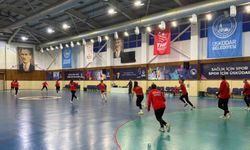 Yalıkavakspor, Üsküdar Belediyespor maçı öncesi İstanbul'da son antrenmanını yaptı