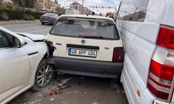 Yatağan'daki kazada üç araç hasar gördü