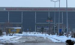 Yüksekova'da olumsuz hava şartları ulaşımı etkiledi