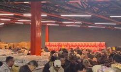 100 TL'lik indirim izdihamı: Birbirlerini ezdiler