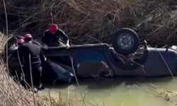 Adana'da dereye devrilen kamyonetin sürücüsü hayatını kaybetti