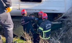 Adana'da öğrenci servisi şarampole devrildi: 2'si ağır 9 yaralı