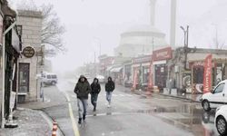 Aksaray'ın yüksek kesimlerinde kar yağışı etkili oluyor