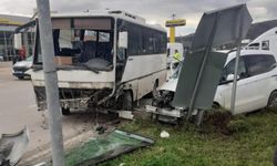 Amasya'da midibüs ile kamyonet çarpıştı: 6 yaralı