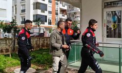 Apartman bahçesine sakladığı pompalı tüfek polisi alarma geçirdi