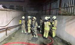 Avcılar'da tekstil atölyesine ait depo alevlere teslim oldu