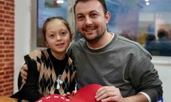 Babalar kızlarıyla 14 Şubat için kalp yastık yaptı