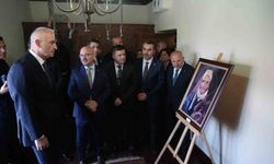 Bakan Ersoy, 'Kralların Ressamı' Rahmi Pehlivanlı'nın eserlerini inceledi