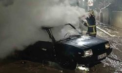 Batman'da park halindeki otomobil alev aldı