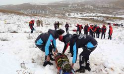 Bayburt'ta gerçeği aratmayan tatbikat: 3 kişi çığ altından çıkarıldı