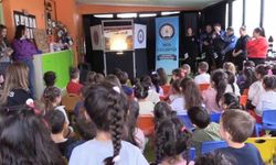 Bayrak sevgisi etkinliğinde minikler keyifli anlar yaşadı