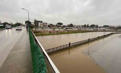 Biga'da Kocabaş Çayı yağış nedeniyle taştı