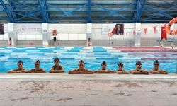 Bilecik'te Gençlik ve Spor Okullarında yüzme antrenmanları sürüyor