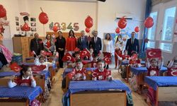 Bodrum'da öğrenciler kırmızı beyaz ay yıldızlı kıyafetlerle eğitime başladı