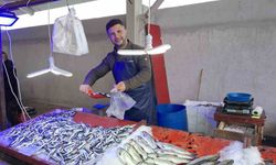 Bu aile üyeleri 60 yıldır ilçe pazarlarında balık satışı yapıyor