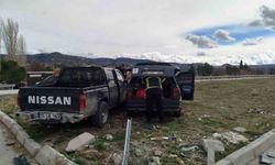 Burdur'da pikap ile otomobil çarpıştı: 3 yaralı