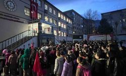 Bursa'da minik öğrenciler, depremde hayatını kaybedenleri unutmadı