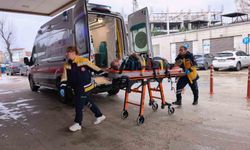 Bursa'da servis minibüsünden inen sürücüye araç çarptı