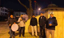 Bursa'da vatandaşlar ilahiler ve beyitlerle sahura kalktı