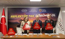 Büyükşehir iş birliğinde, çiftçilere reflektör dağıtımı için protokol imza töreni düzenlendi