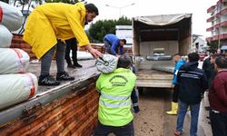 Büyükşehir'den hortum ve fırtınadan zarar gören üreticiye sera naylonu desteği