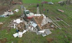 Çanakkale'de 10 kaçak yapı yıkıldı