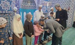 Çorum'da Ramazan'ın ilk teravih namazında çocuklar camide buluştu