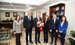 Defterdar Sönmez'den Vergi Haftası dolayısıyla Vali Çiçekli'ye ziyaret