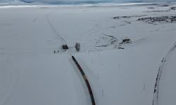 Demir İpek Yolu'nda görsel şölen: Karlar içinden süzülerek Kars'tan Avrupa'ya binlerce kilometrelik yolculuk