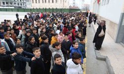 Depremde hayatını kaybedenler Elazığ'daki okullarda anıldı