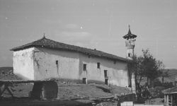 Depremin zarar verdiği 8 asırlık camide restorasyon çalışmaları başladı