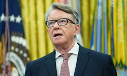 Devlet sırlarını Epstein ile paylaşmakla suçlanan İngiliz siyasetçi Mandelson gözaltına alındı