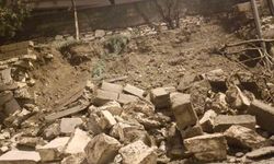 Diyarbakır'da sağanak nedeni ile istinat duvarı çöktü