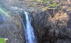Diyarbakır'da yağışların artması ile coşan şelaleler ziyaretçi akınına uğruyor