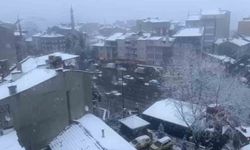 Dursunbey'de kar yağışı ilçeyi beyaza bürüdü