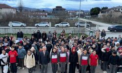 Düzce'de okullarda 6 Şubat depremleri için saygı duruşu