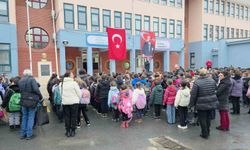 Edirne'de 6 şubat depreminde hayatını kaybedenler için saygı duruşu