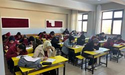 Eğil Belediyesinden 11 ve 12. sınıf öğrencilerine yönelik ödüllü deneme sınavı yapıldı