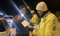 Ehliyetini zarftan çıkarmak için 1 ay torpidoda tutup çevirmeye girmeyi bekledi