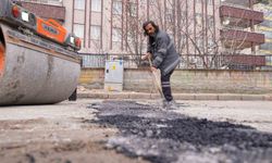 Elazığ'da asfalt yama uygulaması sürüyor