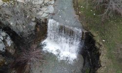 Eriyen kar suları yazın kuruyan şelaleyi yeniden coşturdu