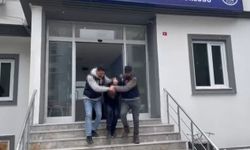 Eşini, çocuklarının gözü önünde bıçaklayarak öldüren adam adliyeye sevk edildi