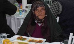 Evlerde yemek pişmiyor, köy halkı ortak sofrada iftar yapıyor