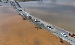 Fethiye - Antalya kara yolunda su baskını: 'Ulaşım kontrollü sağlanıyor'