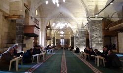 Gaziantep'te mukabele geleneği tarihi camilerde sürdürülüyor