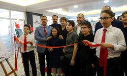 Genç yetenek Alya, ilk kişisel resim sergisini sanatseverlerle buluşturdu