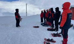 Hakkari'de itfaiye ve AFAD personeline 'Çığda Farkındalık Eğitimi' verildi